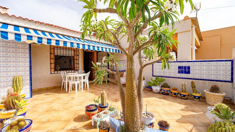 Foto 91eebd0b-3648-46f2-ac73-9903864ed18b. Casa adossada a Zona Carrefour - Urbanizaciones Torrevieja