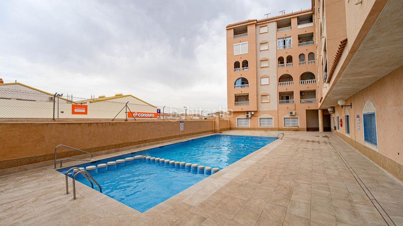 Foto 12921b05-7b1b-410c-8cf2-ca7aa0ec4fc2. Ático  de 2 dormitorios con terraza y piscina comunitaria en El Molino, en Torrevieja