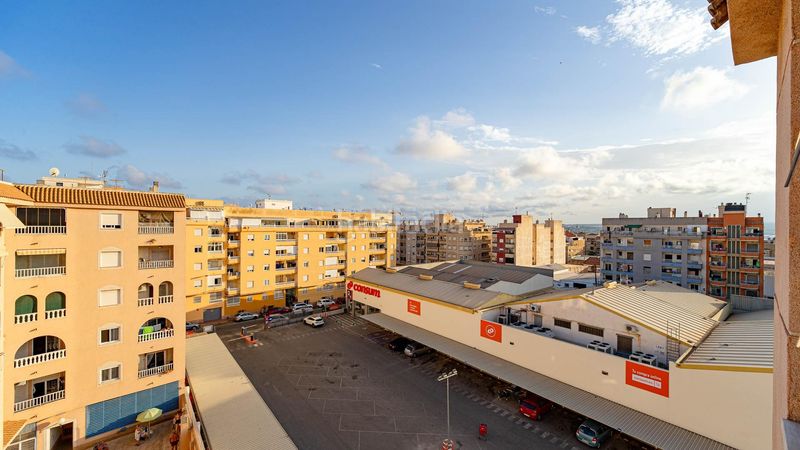 Foto edad7acb-e75f-40d0-8ecb-ee44742efc3f. Ático  de 2 dormitorios con terraza y piscina comunitaria en El Molino, en Torrevieja