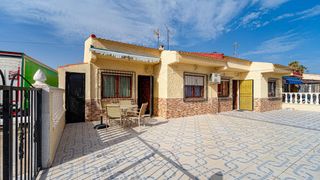 House  Verano. Bungalow en esquina de 2 dormitorios con parcela de 91 m2 en tor