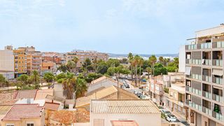 Apartamento en Puerto Deportivo. Apartamento de 2 dormitorios a 200 m de la playa en torrevieja