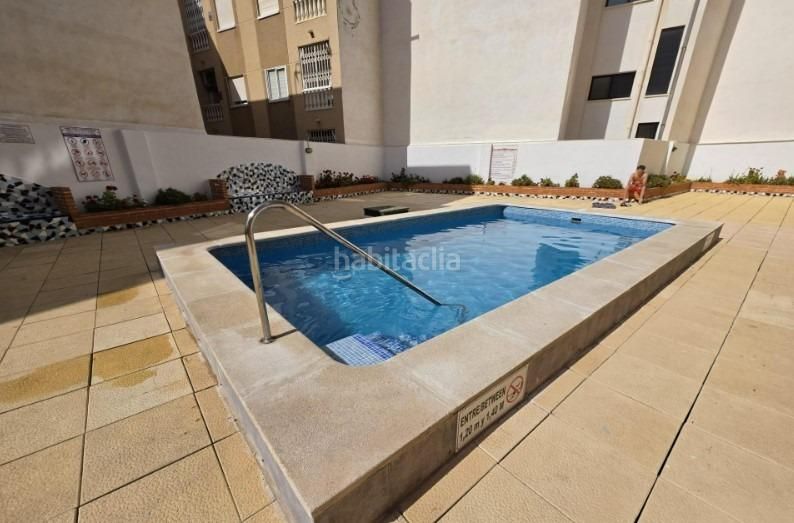 Foto ade8a31c-0569-40da-80ed-dee9f5a670e0. Estudi amb piscina a Zona Playa del Cura Torrevieja