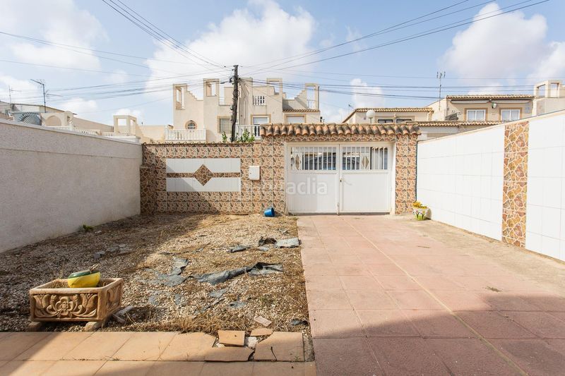 Foto d595ec0d-6447-45b1-8fd3-f2c80d14f7c3. Casa a Zona Carrefour - Urbanizaciones Torrevieja