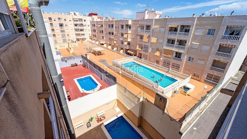 Foto c0fbff5d-f243-4ca7-86bb-bf588e0c7c74. Àtic amb piscina a Antonio Machado Torrevieja