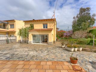 Maison  N/a. Casa con gran parcela, personalidad y muchas posibilidades en ma