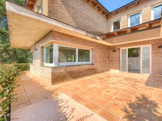 Casa  N/a. Exclusiva casa independiente en corbera de llobregat  urbanizaci