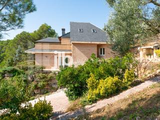 Casa  N/a. Exclusiva casa independiente en corbera de llobregat  urbanizaci