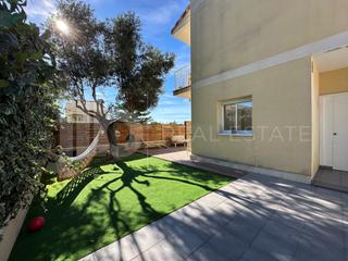 Maison jumelée  N/a. Casa reformada con jardín y buhardilla, a un paso del mar y del