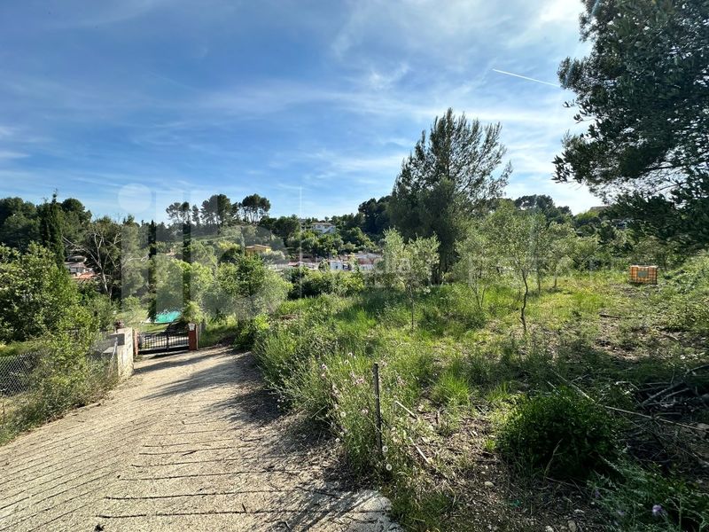 Foto b046b497-220e-48bb-9e07-5b1e4456a5f0. Terreny residencial a Sant Muç Rubí