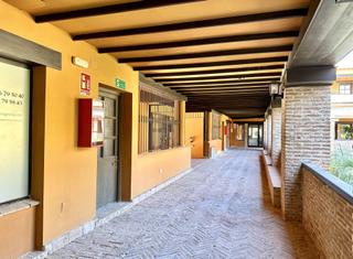 Location Bureau à Sotogrande Alto. Local comercial en cc marisol