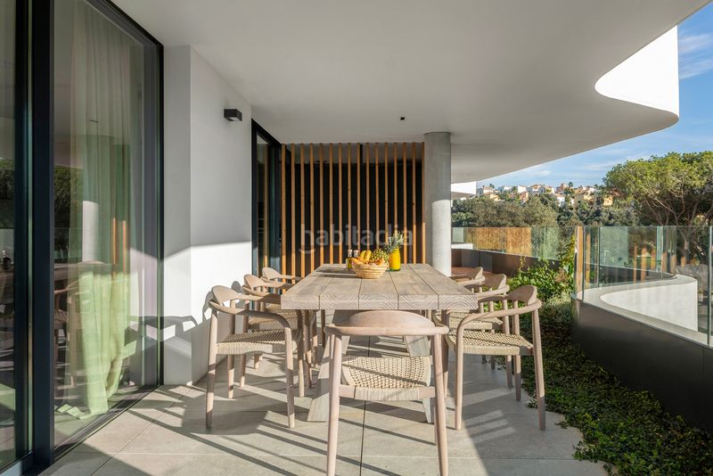 Foto c67367ba-fe88-46e3-94ed-f79773edc2e7. Apartament amb aparcament piscina a Sotogrande alto Sotogrande
