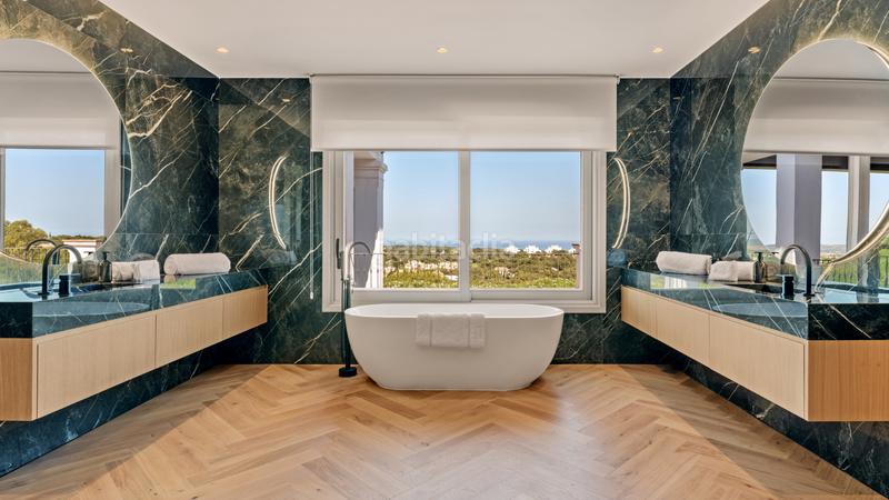 Foto 2c424921-6dc5-464a-ab30-6c64ac846076. Casa con parcheggio piscina in Sotogrande alto Sotogrande