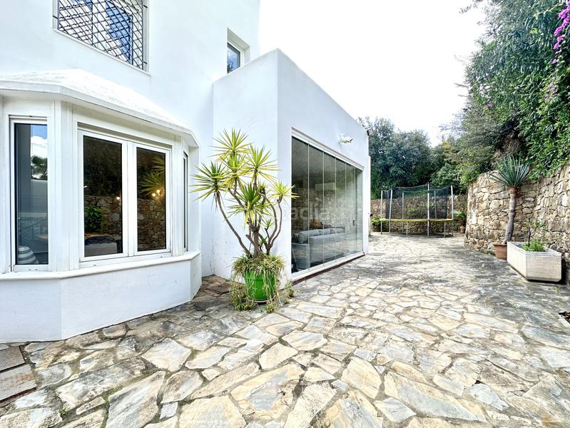 Foto 96d30bed-7d01-4c63-8b95-58e4c8cc82e1. Casa amb aparcament piscina a Sotogrande costa Sotogrande