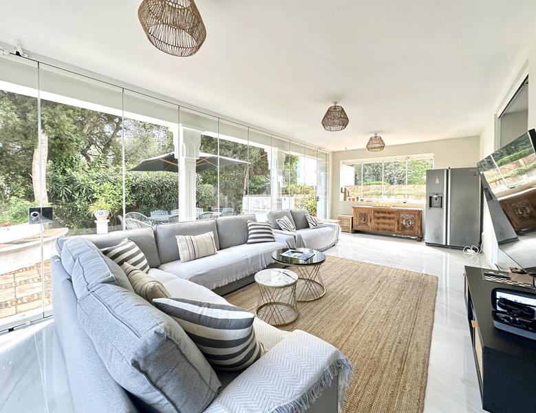 Foto a06c1791-4755-489f-ac0d-baccb89ef7ee. Casa amb aparcament piscina a Sotogrande costa Sotogrande