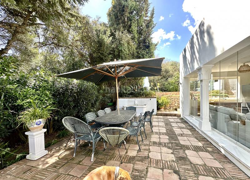 Foto dc9d726d-78b2-4360-8b9e-3b338849e768. Casa amb aparcament piscina a Sotogrande costa Sotogrande