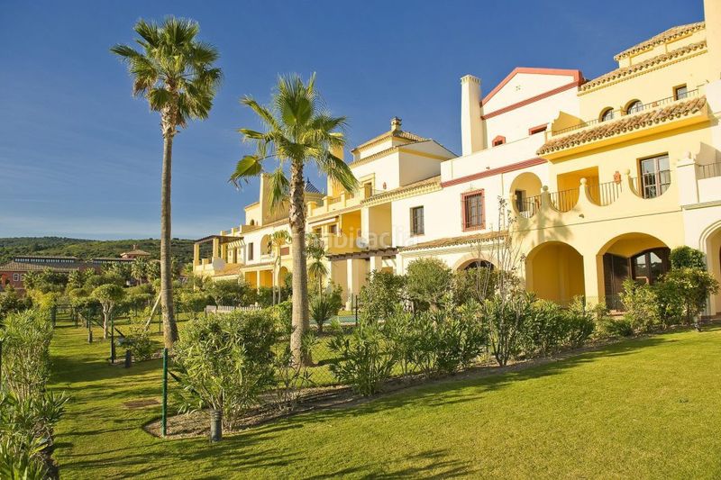 Foto d8b3247b-06fd-40b2-a783-54e3b80055a8. Alquiler casa adosada townhouse cortijos de la reserva en Sotogrande