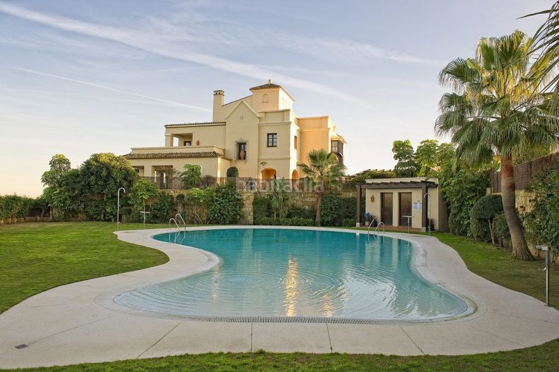 Foto aaea5c6e-0a80-451f-b3f7-b6ecda050269. Location maison jumelée avec parking piscine dans Sotogrande alto Sotogrande