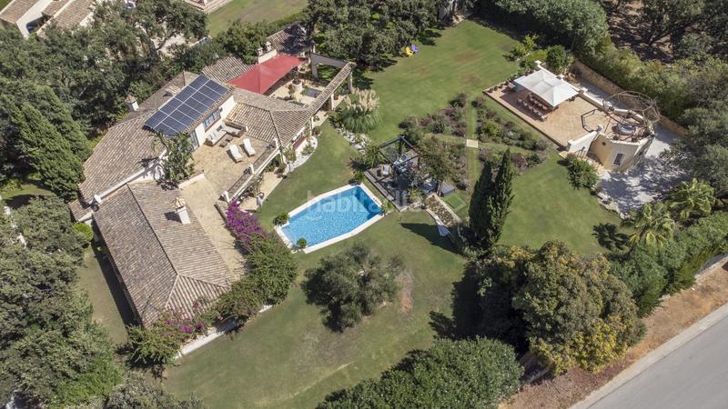 Foto ebc2a617-3fe4-4ecb-aca6-b17b504c97ae. Casa amb calefacció aparcament piscina a Sotogrande alto Sotogrande