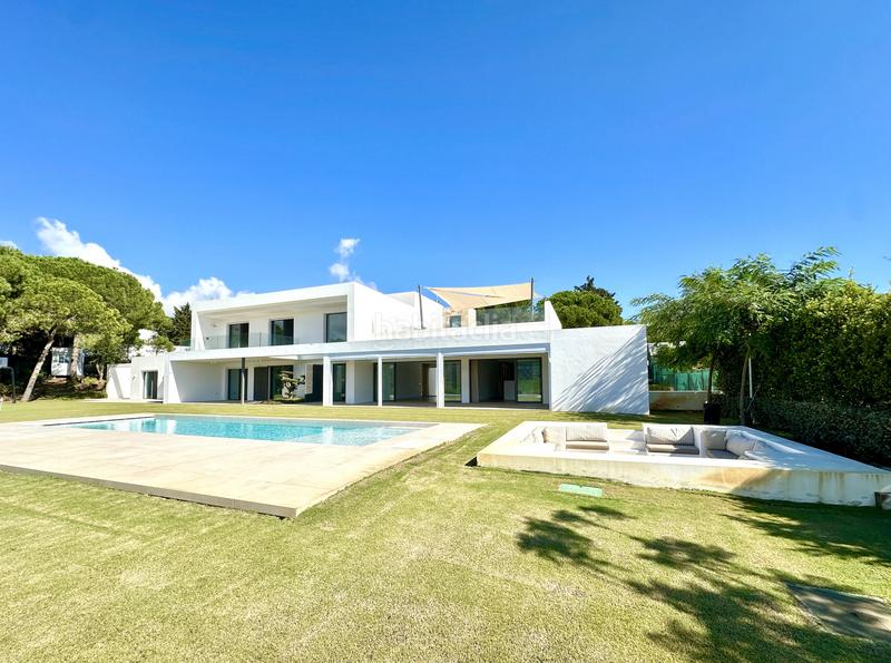 Foto cd09cd61-cacf-4ced-9487-5ab5944e20f2. Casa con parcheggio piscina in Sotogrande alto Sotogrande