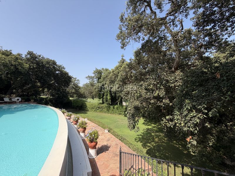 Foto 01a9ff00-b1eb-4ad8-af3b-0da548beae6f. Casa amb calefacció aparcament piscina a Sotogrande costa Sotogrande