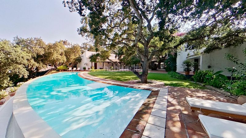 Foto bfe8c857-acc4-4762-9fc3-00f0cd813bd3. Casa amb calefacció aparcament piscina a Sotogrande costa Sotogrande