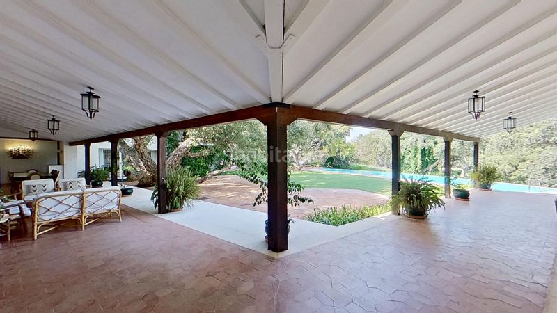 Foto e71d99d2-8cd3-4c41-9362-3b7c7d6e7a3d. Casa amb calefacció aparcament piscina a Sotogrande costa Sotogrande