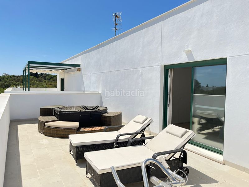 Foto ad2540f2-b041-4f3b-b57e-1d4c6016a0c1. Àtic amb aparcament piscina a Sotogrande alto Sotogrande