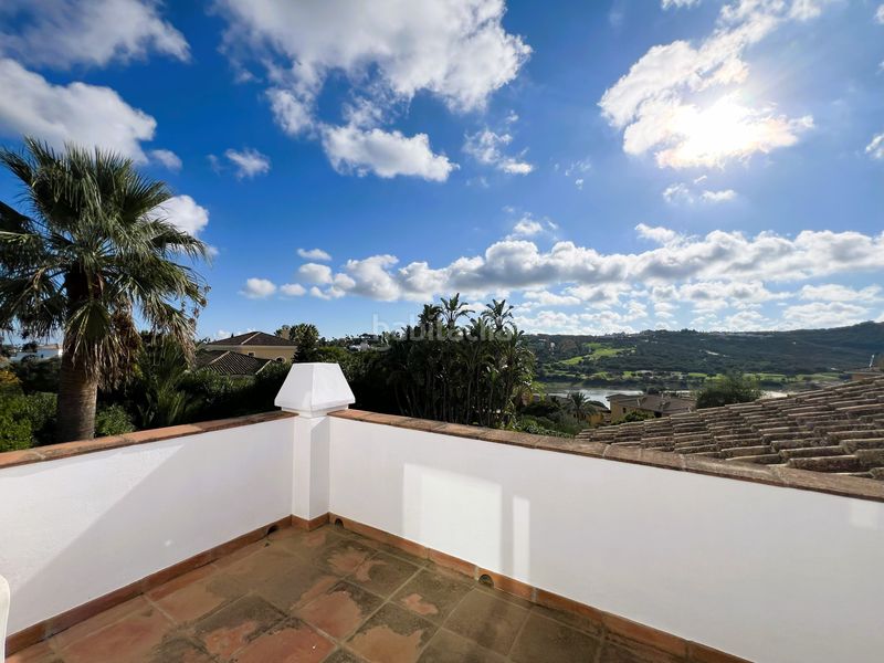 Foto c9be5b16-d0e9-4a73-8bb9-cdb51d7693c1. Casa amb calefacció aparcament piscina a Almenara Sotogrande