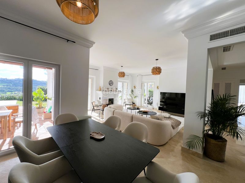 Foto eef475a5-9e27-43a8-82b8-d03fa9578878. Casa amb calefacció aparcament piscina a Almenara Sotogrande