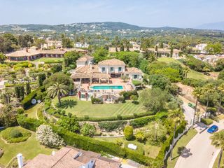 Casa a Sotogrande Alto. Amplia villa de 9 dormitorios con vistas panorámicas en sotogran