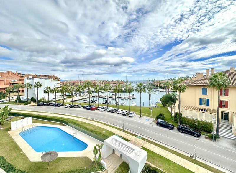 Foto 9f834c2c-2a63-49a4-a34d-520ad05356bf. Lloguer àtic amb aparcament piscina a puerto de Sotogrande-la marina Sotogrande
