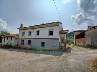 Casa adosada  Lugar pintueles. Casa en muy buen estado en un entorno natural del centro de astu