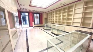Lloguer Local Comercial  Calle enrique ii. Alquiler local comercial instalado en el centro de pola de siero
