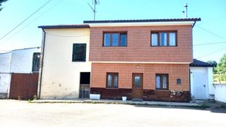 Maison  N/a. Venta casa independiente de 2 plantas con anejo y finca edificab