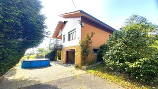 Casa  Aldea castiello. Venta casa independiente de 3 plantas con finca de 1600 m2 en le