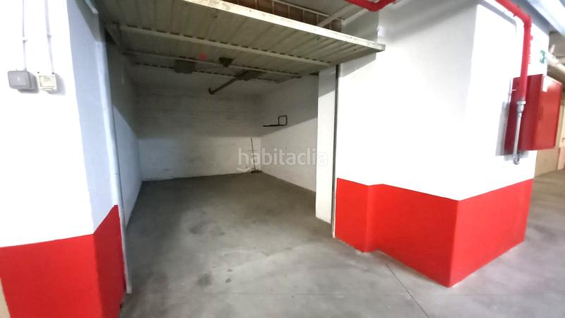 Foto f50d3e42-c348-4f5e-8867-f6807e5c2193. Alquiler parking coche alquiler plaza de garaje cerrada en pola , zona de la isla. en Siero