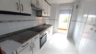 Lloguer Pis  Calle celleruelo. Alquiler piso 3 dormitorios completamente exterior en pola de si