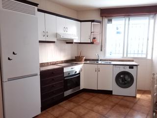 Location Appartement  Calle celleruelo. Alquiler piso 3 dormitorios y 2 baños en el centro de pola de si