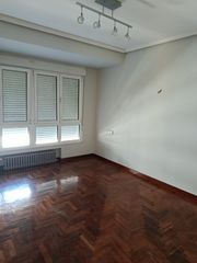 Location Appartement  Calle ildefonso sánchez del río. Alquiler piso 3 dormitorios y despacho en pola de siero, asturia