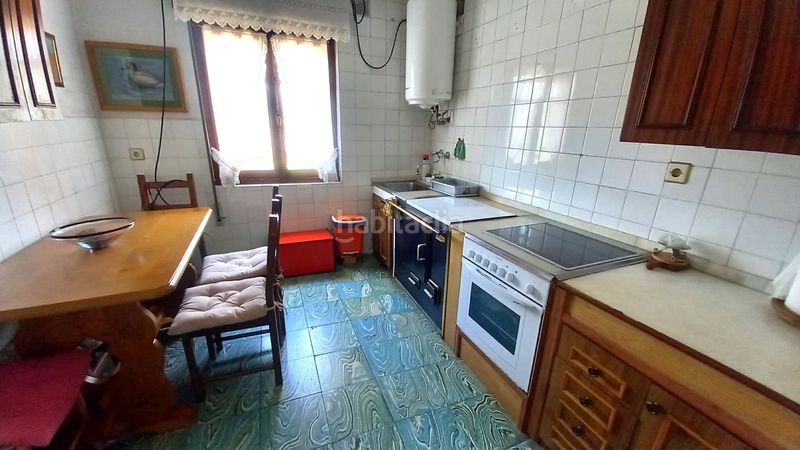 Foto 73d01fbe-16fe-4e76-8577-50e752cbf7e4. Casa amb aparcament a Lada Langreo