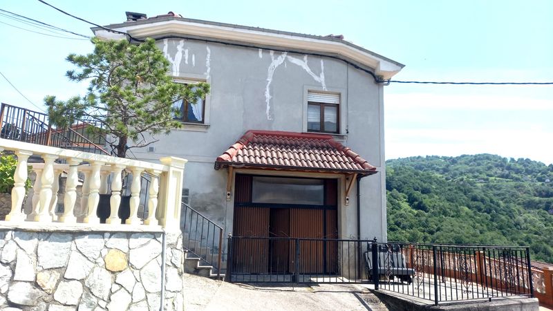Foto e2113f5e-0699-46d0-a264-b4cd233bf2f4. Casa amb aparcament a Lada Langreo