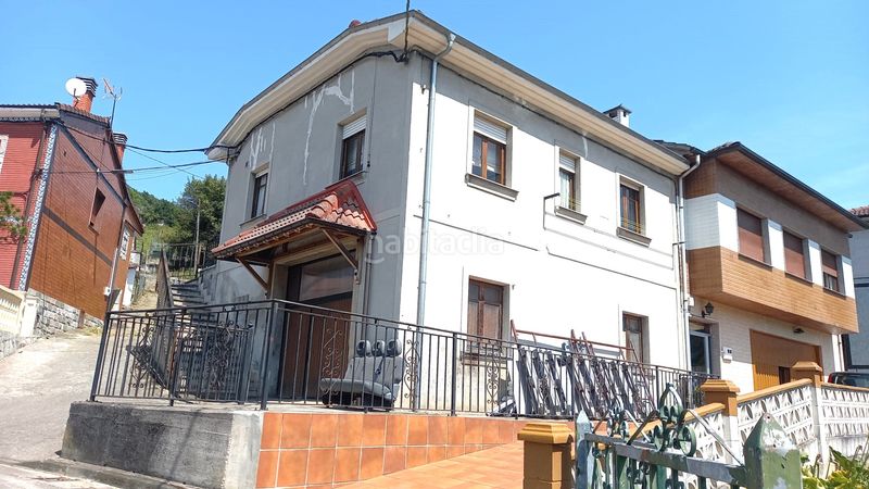 Foto eacb0c0e-6f2f-4f04-bf52-d147f97b9882. Casa amb aparcament a Lada Langreo