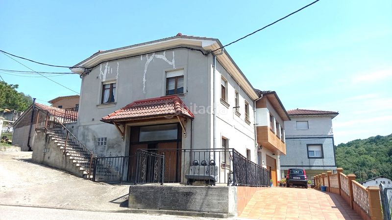 Foto fb7c85d2-ad4a-48b1-918a-8ffbf13d6506. Casa amb aparcament a Lada Langreo