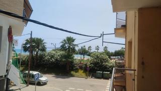 Appartement  Carrer consolat de mar. Piso de 65 m2 con  2 habit. dobles, en 1º linea de mar, terraza