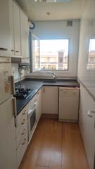 Piso  Carrer anselm clavé. Piso de 2 habit, 3º piso sin ascensor, amueblado, soleado, balcó