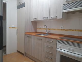 Pis a La plantera. Bajo muy soleado, 2 habit. dobles, cocina, salón, baño, piscina