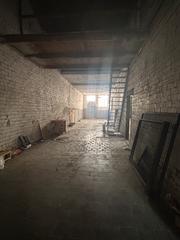 Lloguer Local Comercial a Creu Alta. Almacen con oficinas