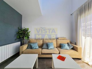 Casa aparellada a Maritim. Casa pareada de 4 habitaciones, ascensor y cerca de la playa en
