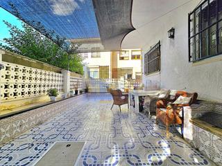 Appartement à Maritim. Planta baja con 3 habitaciones y jardín privado de 52m en cubell