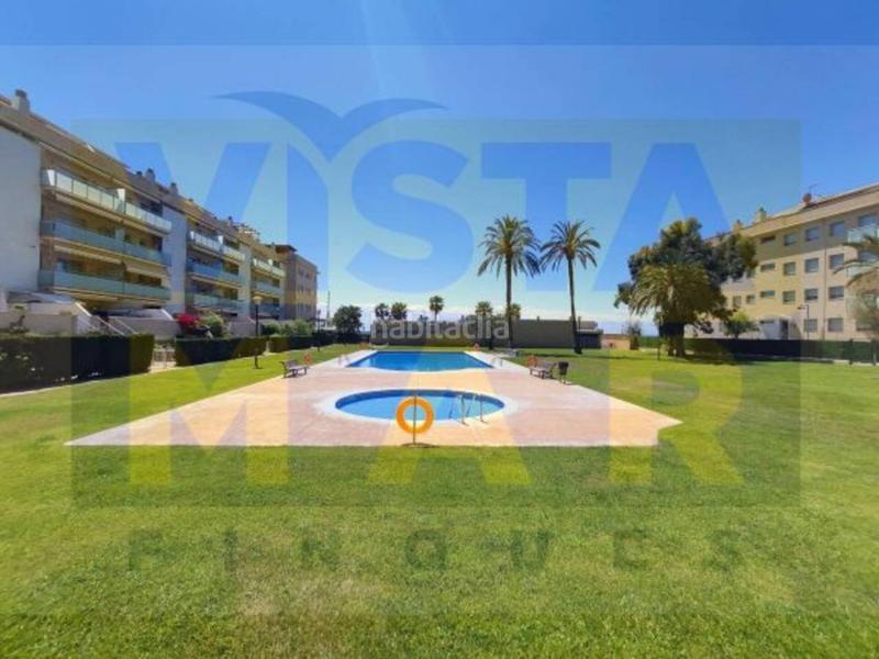 Foto 8c1d5d31-0834-4c53-a9a1-18a31ea68f65. Piso planta baja frente al mar con jardín y terraza propios, zona salines en Cubelles